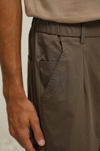 (IP22BN) Lightweight Slim-Fit Trousers