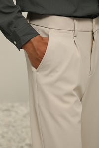 (IP20BE) Pleated Slim-Fit Wrinkle Resistant Trousers