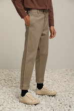 將圖片載入圖庫檢視器 Brushed Cotton Slim-Fit Trousers (KH)
